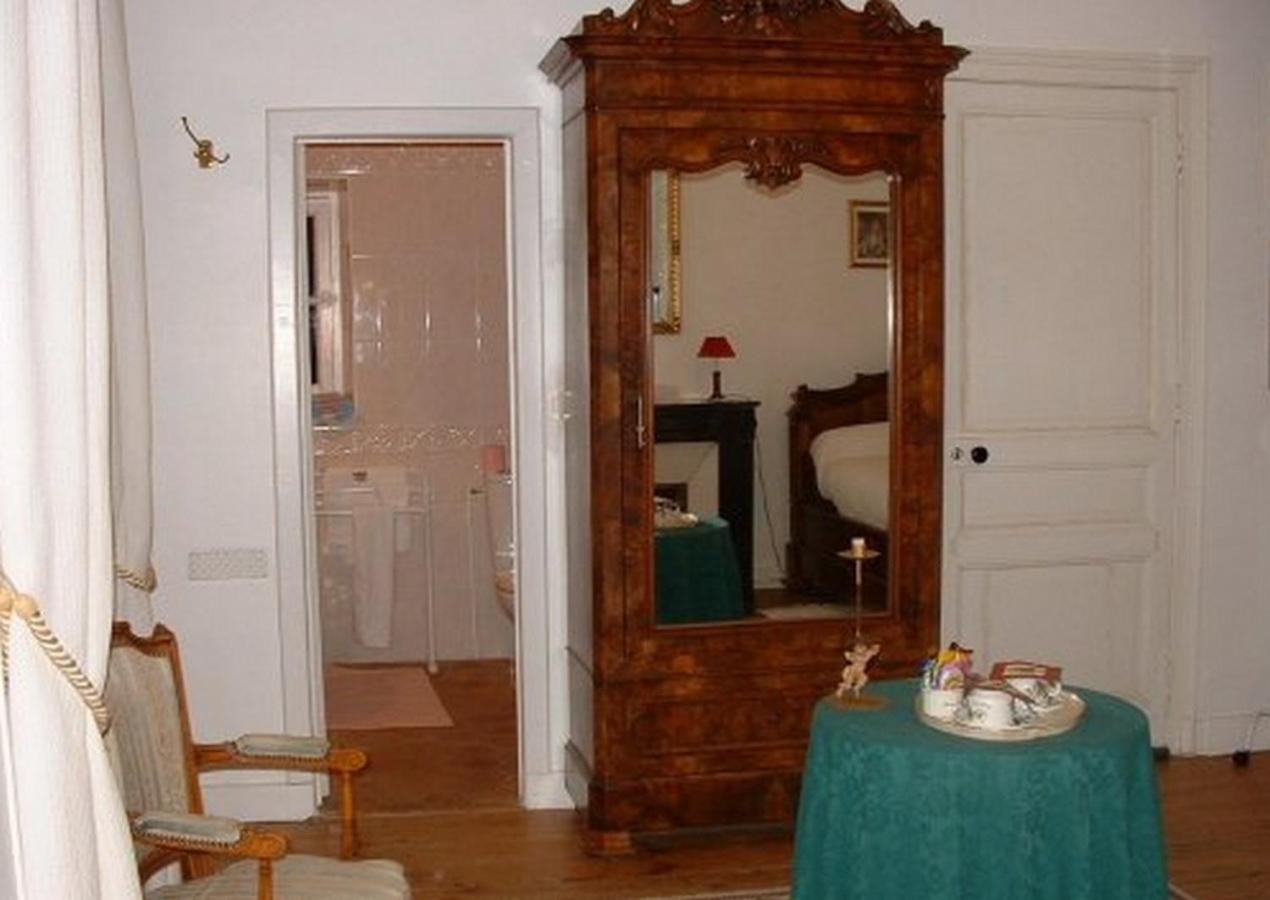 Chambres D'Hotes Le Pont Romain Montfort-le-Gesnois Ngoại thất bức ảnh