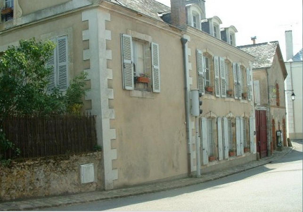 Chambres D'Hotes Le Pont Romain Montfort-le-Gesnois Ngoại thất bức ảnh
