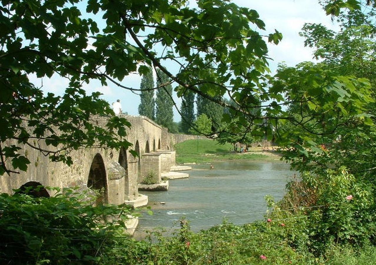 Chambres D'Hotes Le Pont Romain Montfort-le-Gesnois Ngoại thất bức ảnh